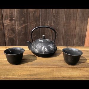 (SOLD) Teavana Cast Iron Tea Pot (with 2 cups)